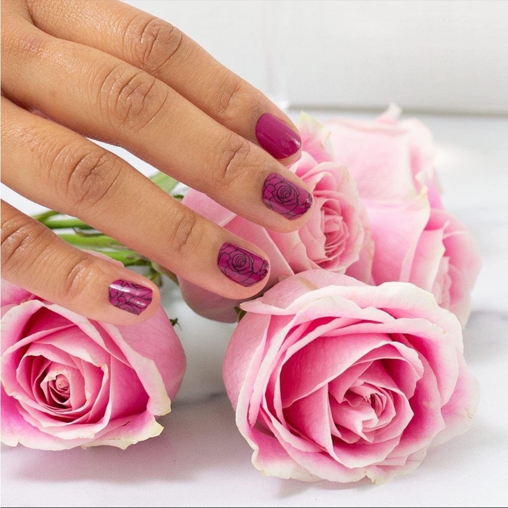 *Retired* Color Street: Rose Goes | Floral Pink Valentine’s Day Berry Fall